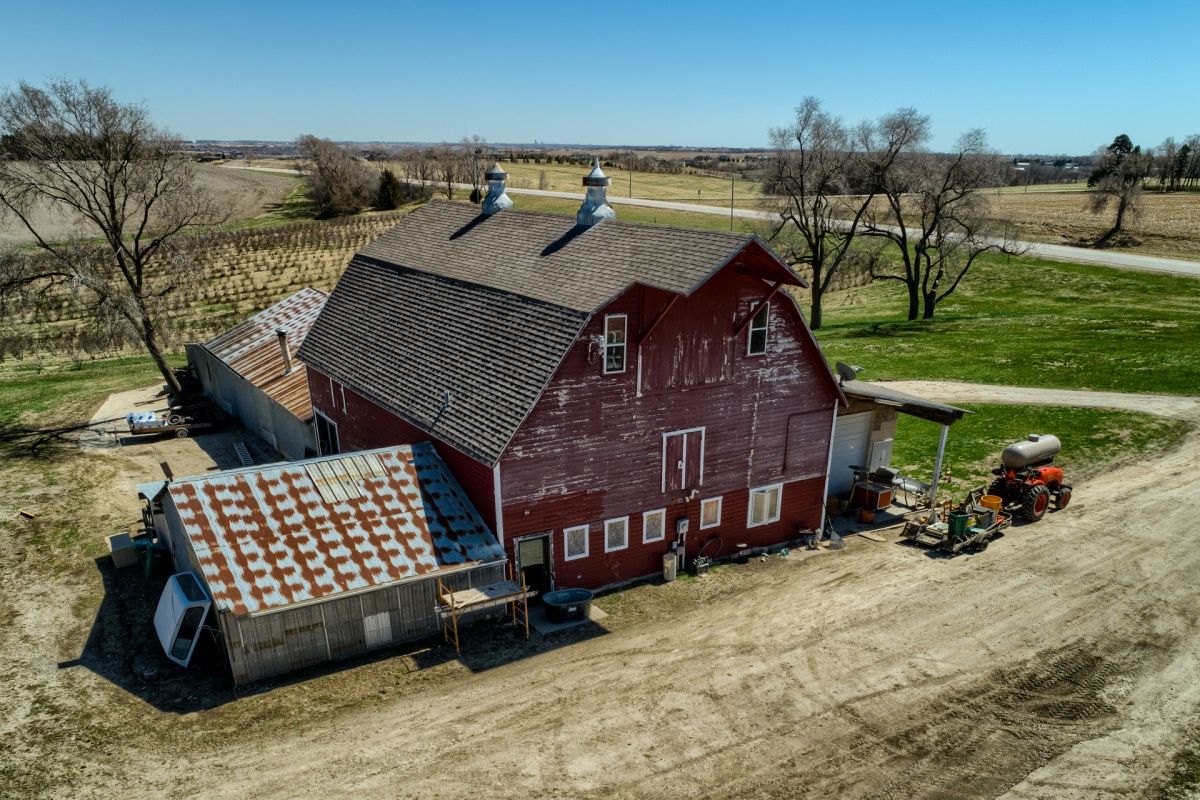 19640 Pawnee Rd, Bennington, NE 68007